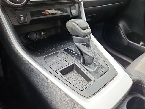 Used 2021 Toyota RAV4 XLE w/ Convenience Package FWD image 10