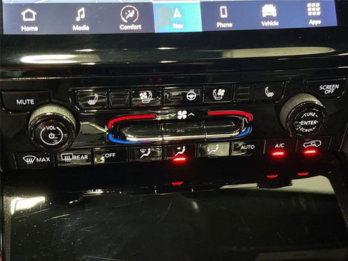 Used 2022 Jeep Grand Cherokee Trailhawk w/ Advanced Protech Group II AWD/4WD image 16