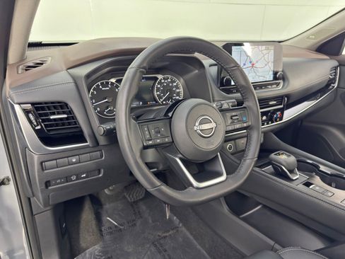 Used 2023 Nissan Rogue SL w/ SL Premium Package image 13