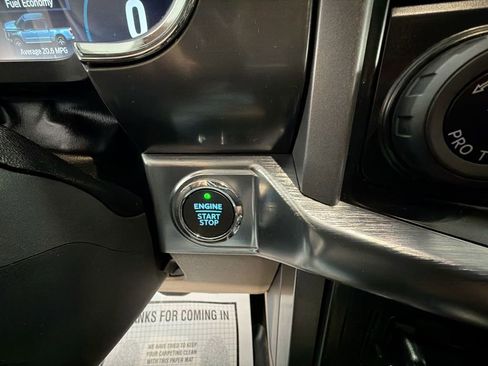 Used 2022 Ford F150 Lariat image 16