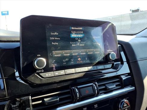 Used 2025 Nissan Pathfinder SV image 28