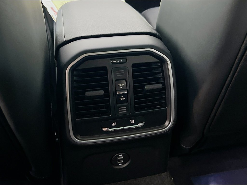 Certified 2026 Porsche Macan AWD/4WD image 27