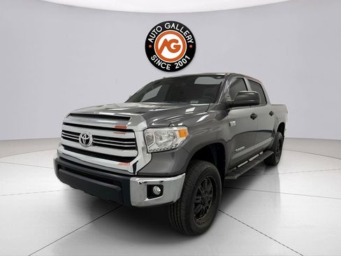 Used 2017 Toyota Tundra SR5 w/ SR5 Upgrade Package AWD/4WD image 3