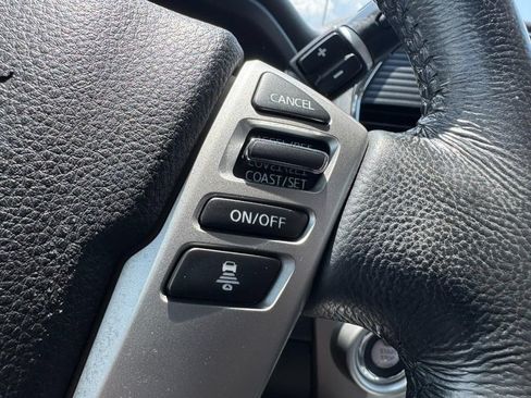 Used 2020 Nissan Titan SV w/ SV Convenience Package RWD image 18