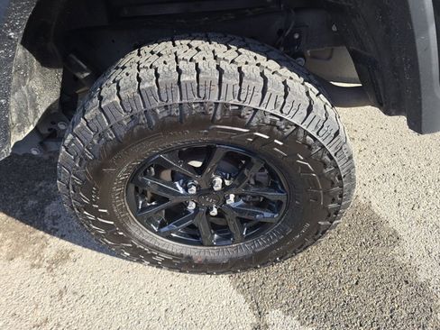 Used 2023 Jeep Gladiator Sport image 7