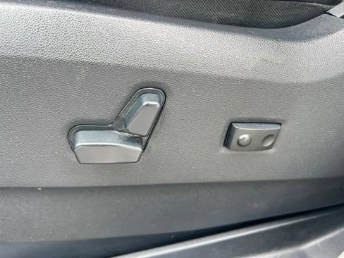 Used 2016 Chrysler Town & Country Touring FWD image 25