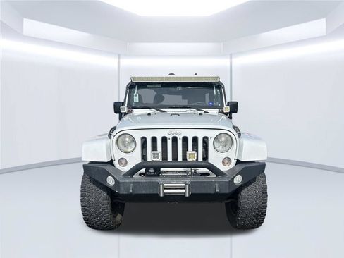 Used 2014 Jeep Wrangler Unlimited Sahara AWD/4WD image 2