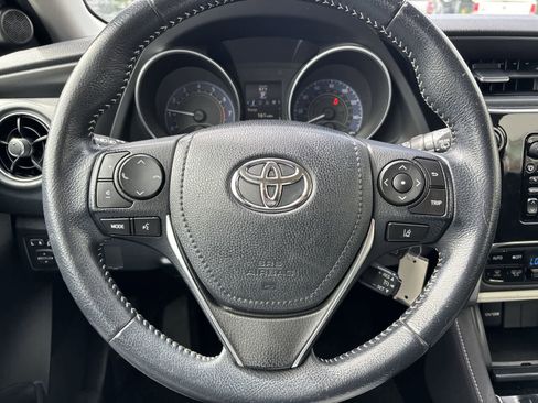 Used 2018 Toyota Corolla iM FWD image 9