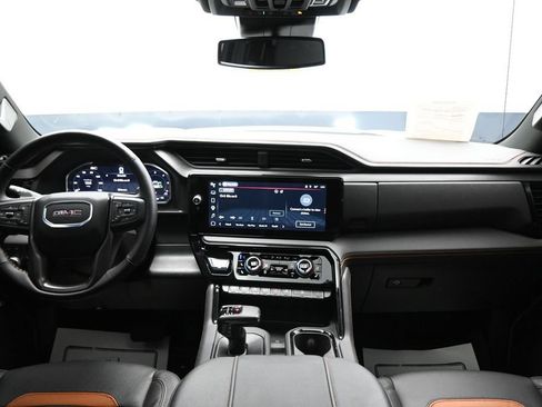 Used 2025 GMC Sierra 1500 AT4 w/ AT4 Preferred Package AWD/4WD image 15