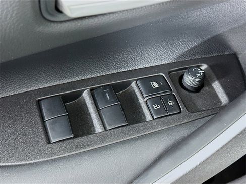 Certified 2025 Toyota Corolla SE image 18