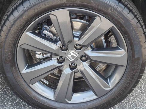 Used 2025 Honda Pilot Sport image 11