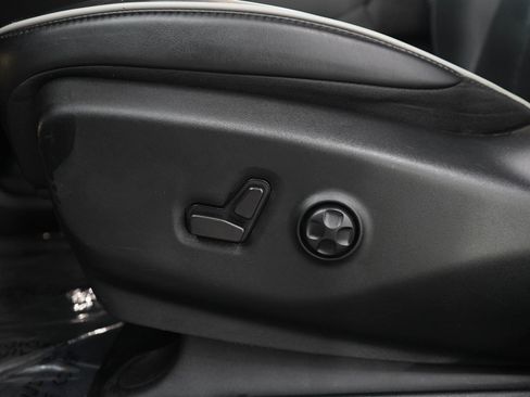 Used 2025 Chrysler Pacifica Limited FWD image 29
