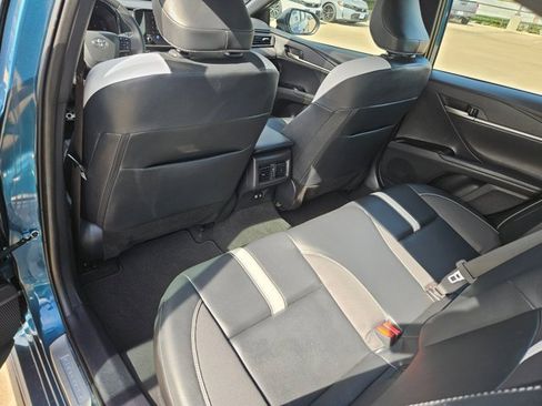Used 2025 Toyota Camry SE w/ Convenience Package image 8