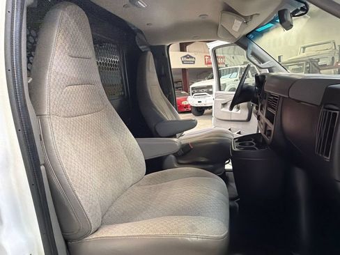 Used 2020 GMC Savana 2500 w/ Driver Convenience Package RWD image 28