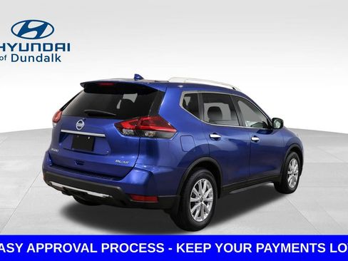 Used 2019 Nissan Rogue SV image 2