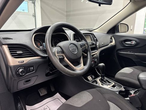 Used 2016 Jeep Cherokee Sport FWD image 14