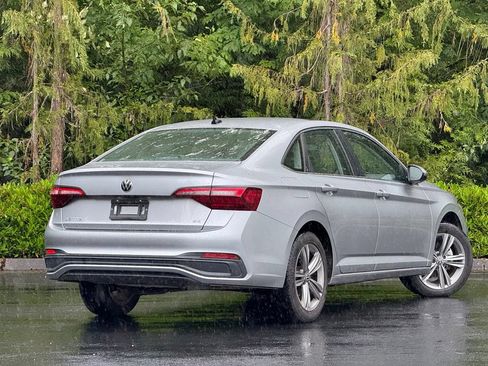 Used 2024 Volkswagen Jetta SE FWD image 4