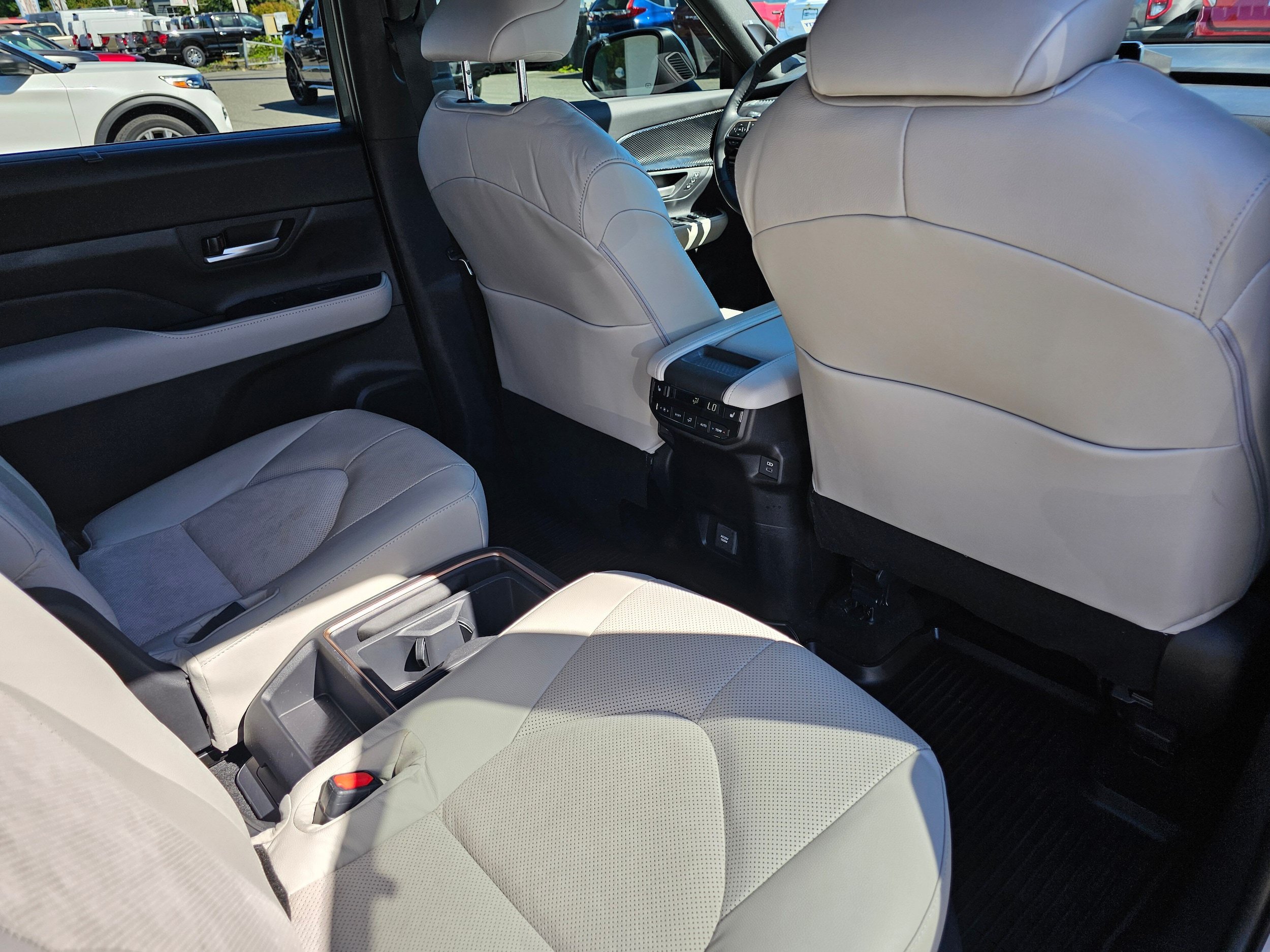 Used 2025 Toyota Grand Highlander AWD Hybrid image 13