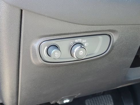 Used 2024 Chevrolet Equinox LS w/ LS Convenience Package FWD image 9