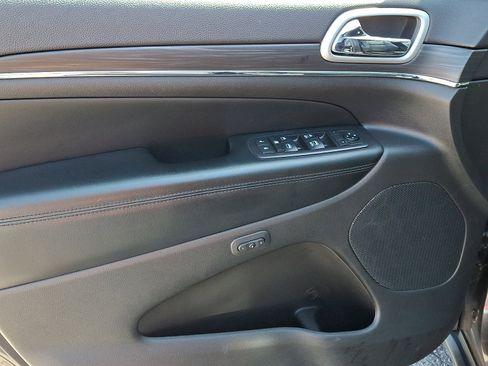 Used 2019 Jeep Grand Cherokee Limited image 12