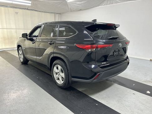 Used 2023 Toyota Highlander LE AWD/4WD image 7