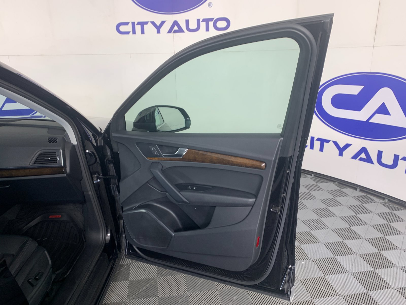 Used 2020 Audi Q5 2.0T Premium AWD/4WD image 38