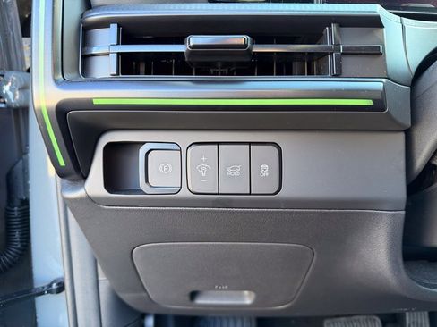 Used 2025 Hyundai Santa Fe Calligraphy image 8