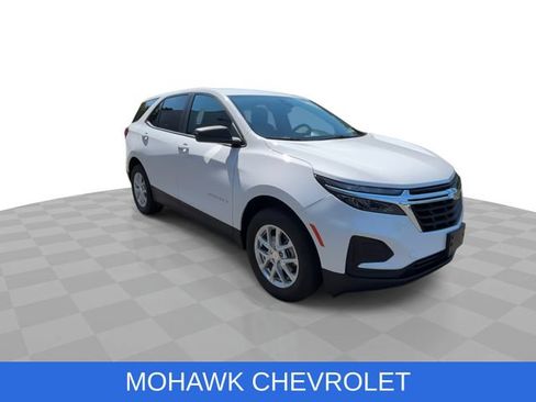Certified 2024 Chevrolet Equinox LS w/ LS Convenience Package AWD/4WD image 2