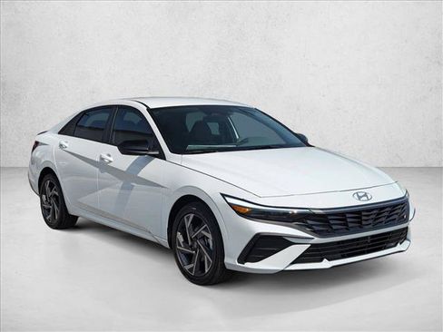 Used 2025 Hyundai Elantra SEL FWD image 6