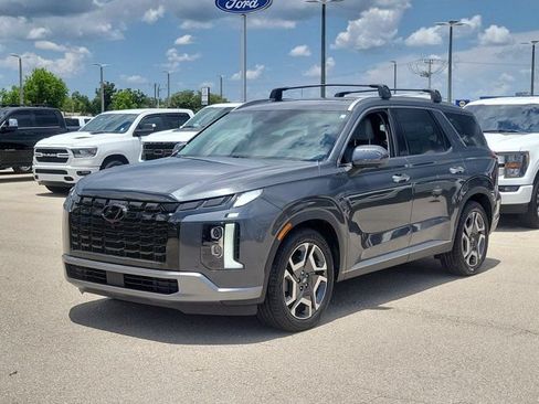 Used 2024 Hyundai Palisade SEL FWD image 3