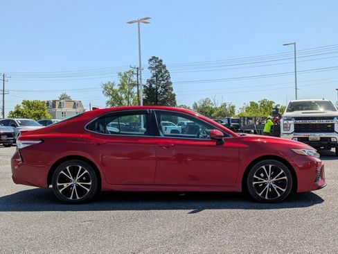 Used 2020 Toyota Camry SE FWD image 4