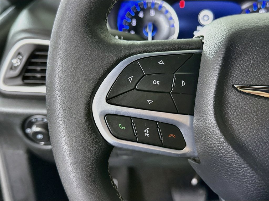 Used 2025 Chrysler Pacifica Select FWD image 20