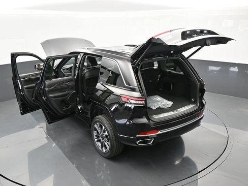 Used 2024 Jeep Grand Cherokee Overland w/ Luxury Tech Group IV image 59