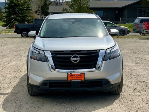Used 2024 Nissan Pathfinder SV AWD/4WD image 8