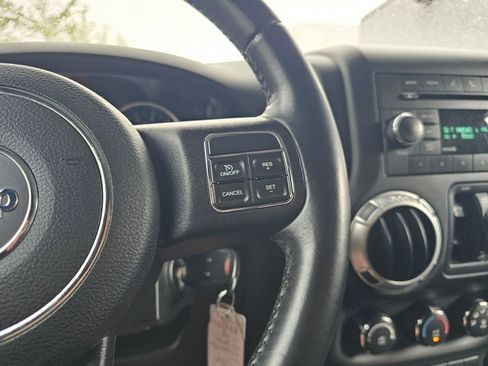 Used 2016 Jeep Wrangler Unlimited Rubicon w/ Connectivity Group AWD/4WD image 36