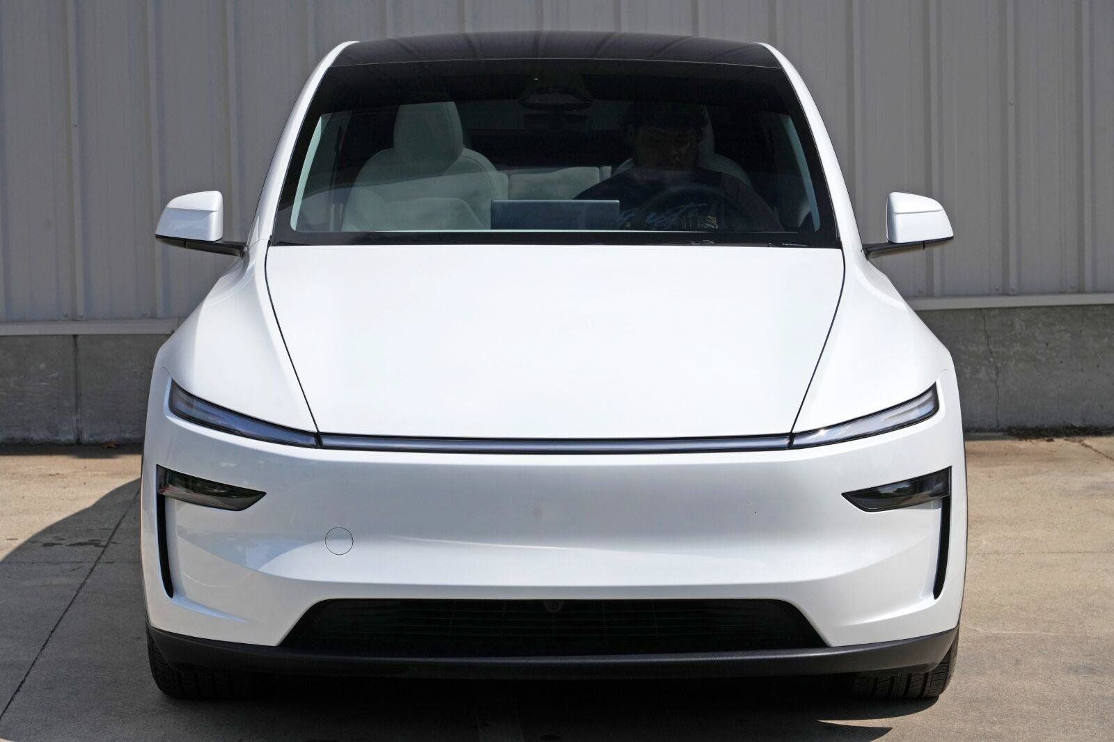 Used 2026 Tesla Model Y Long Range AWD/4WD image 54