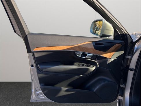 Used 2023 Volvo XC90 B5 Plus Bright image 21