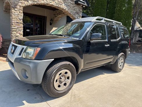 Used 2011 Nissan Xterra X AWD/4WD image 2