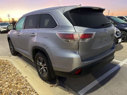 Used 2016 Toyota Highlander XLE image 4