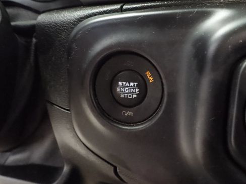 Certified 2019 Jeep Wrangler Unlimited Sahara AWD/4WD image 31