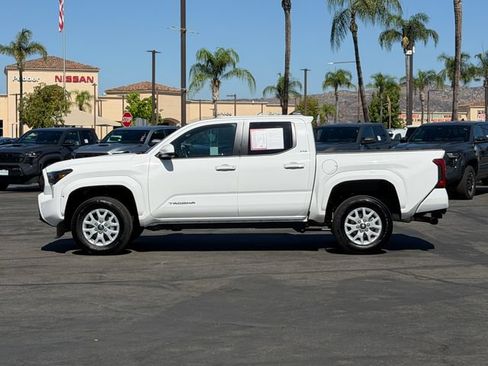 Used 2026 Toyota Tacoma SR5 AWD/4WD image 9