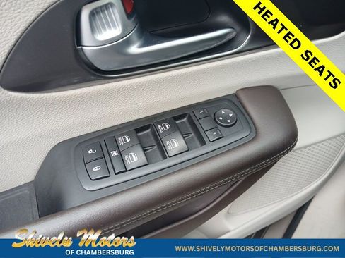 Used 2017 Chrysler Pacifica Touring-L Plus w/ Tire & Wheel Group image 33