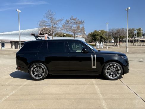 Used 2023 Land Rover Range Rover Long Wheelbase Autobiography image 11