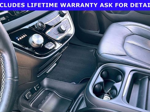 Used 2020 Chrysler Pacifica Touring-L w/ S Appearance Package FWD image 14