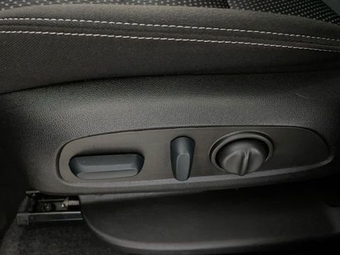 Used 2023 GMC Terrain SLE w/ Driver Convenience Package image 25