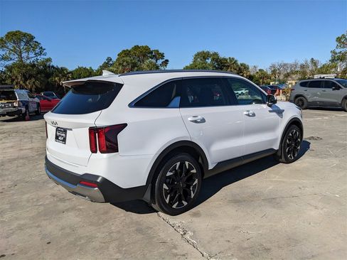 Certified 2025 Kia Sorento EX w/ Panoramic Sunroof Package image 9