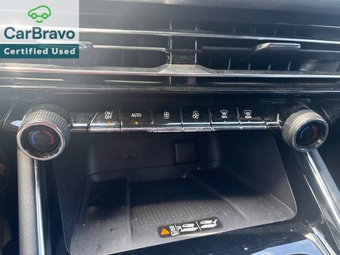 Used 2026 Chevrolet Traverse LT AWD/4WD image 16