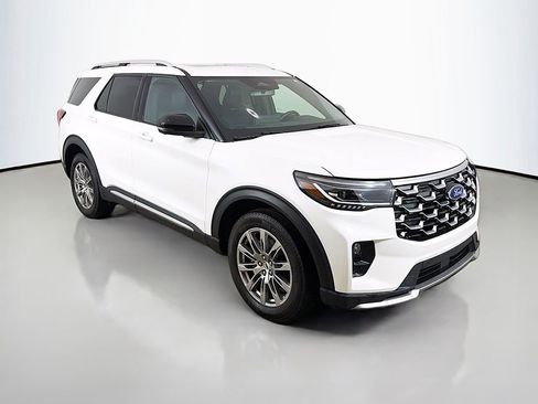 Used 2025 Ford Explorer Platinum image 2