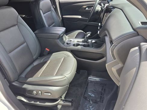 Used 2023 Chevrolet Traverse High Country FWD image 17