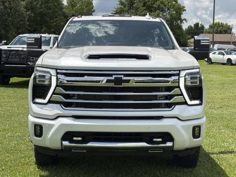 Used 2024 Chevrolet Silverado 3500 High Country w/ High Country Premium Package AWD/4WD image 3